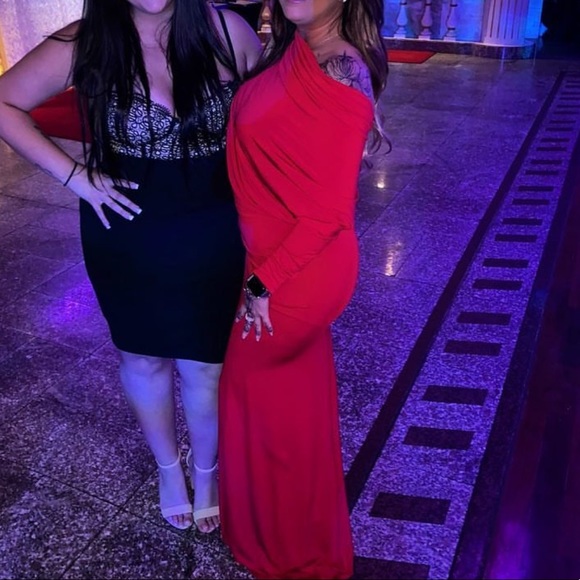 Dresses - Picture 5 of 5